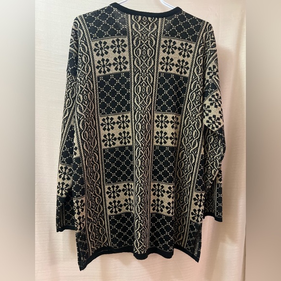 Functional Black and Gold Fun Patterned Sweater Size Large Sparkly - Picture 7 of 8